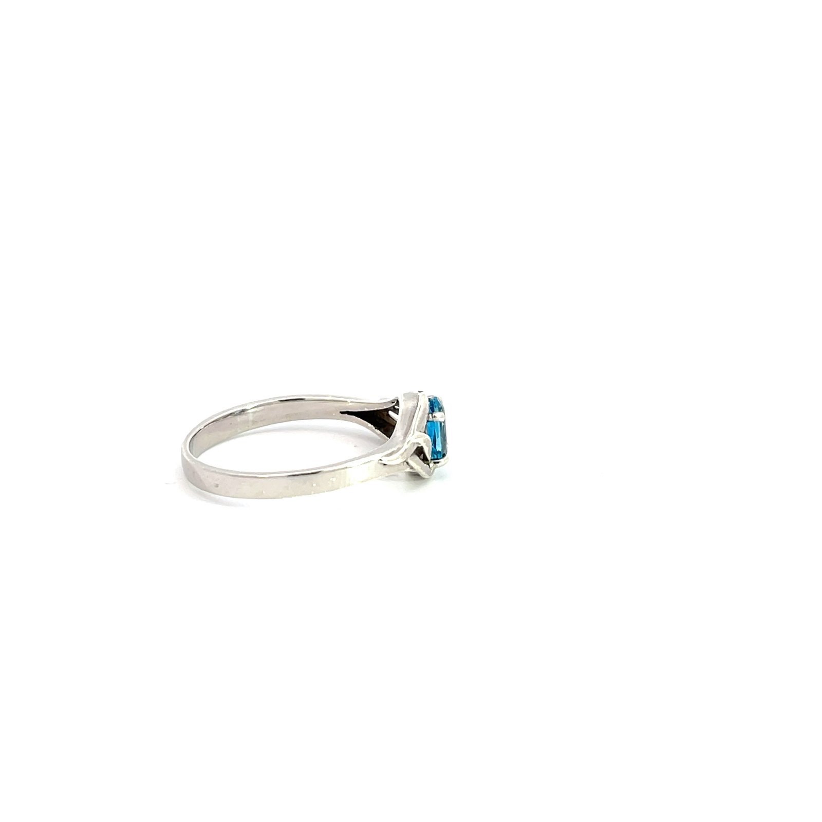 9K White Gold Ring with Oval Blue Topaz - Image 2