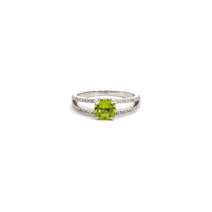 9K White Gold Ring with Peridot 0.94 Carat and 60 Round Diamonds TDW 0.18 Carat