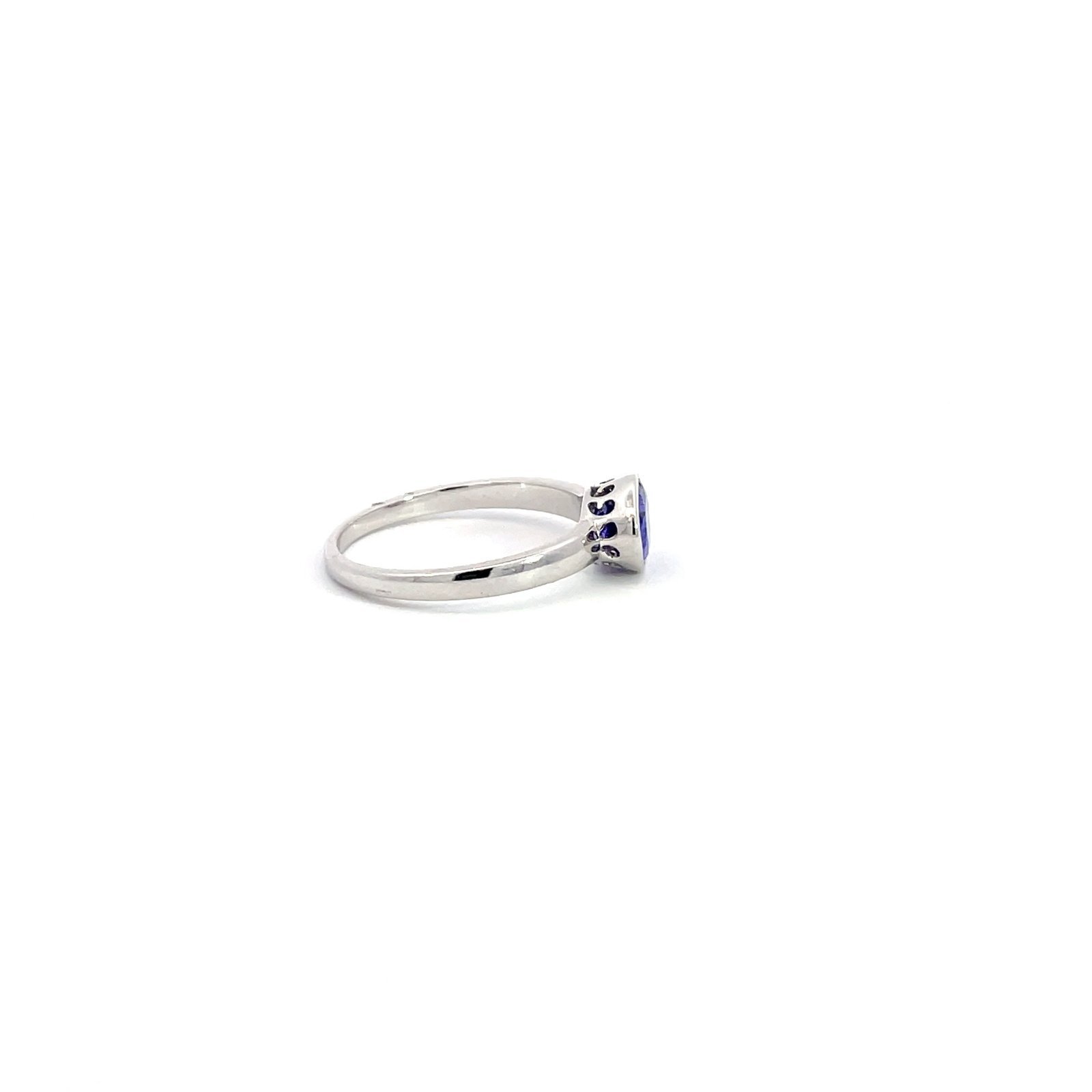 9K White Gold Ring with Oval Tanzanite 1.29 Carat - Image 2