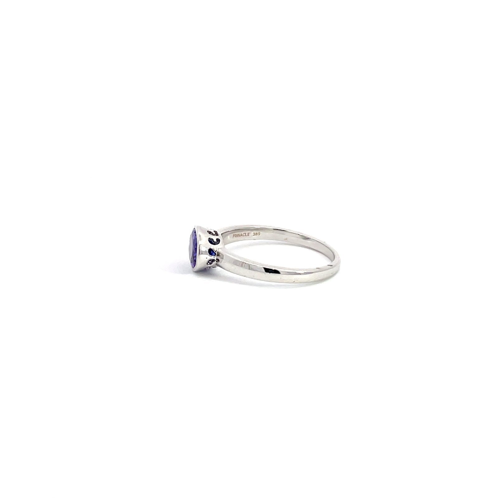 9K White Gold Ring with Oval Tanzanite 1.29 Carat - Image 3
