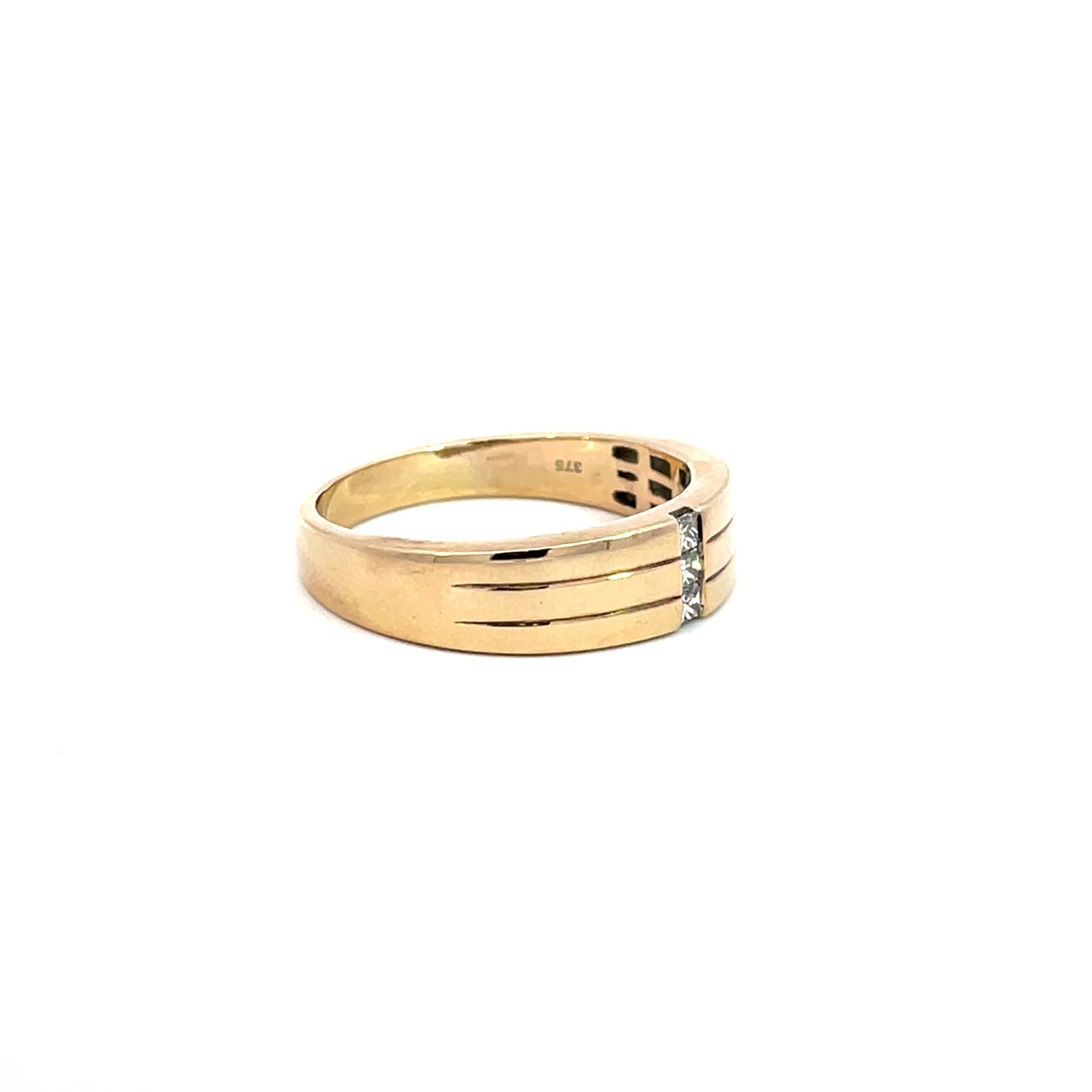9KT Yellow Gold Ring with 3 Round Diamonds TDW 0.10 Carat - Image 2