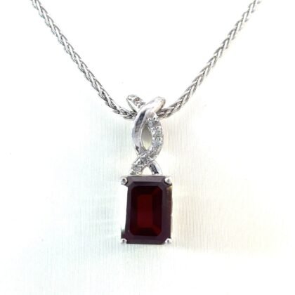 9K White Gold Pendant with Garnet 1.85 Carat and 8 Round Diamonds TDW 0.06 Carat