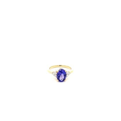 18K Yellow Gold Ring with 2.50ct Tanzanite and Diamonds
