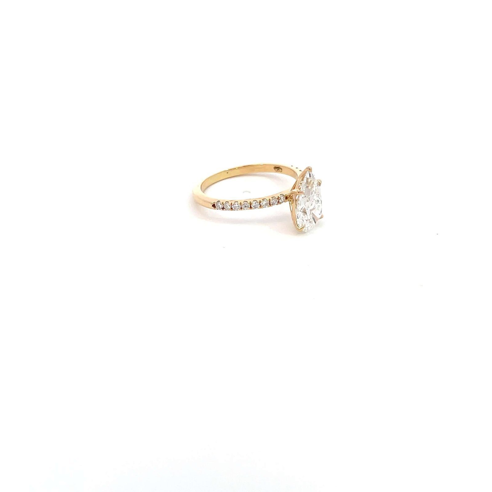 18K Yellow Gold Ring with Lab Grown Pear cut Diamond 2.01ct and 16 Round Diamonds TDW 0.27ct - Image 2