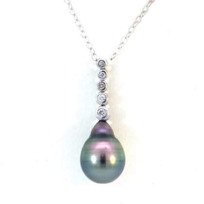 18K White Gold Pendant with Tahitian Pearl 10.5mm and 5 Round Diamonds TDW 0.10 Carat